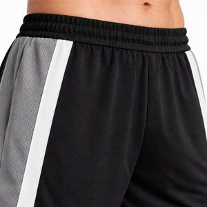 Shorts de basket respirants pour hommes, noir et blanc rayé, taille élastique, mi-longueur, style sportif, tissu en mesh - Product Image 5