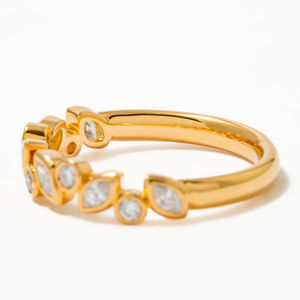 Anillo de compromiso minimalista moderno de oro amarillo de 14K con diamante cultivado en laboratorio de 0.47ct, engaste de media eternidad, certificado IGI, 3.8g - Product Image 5