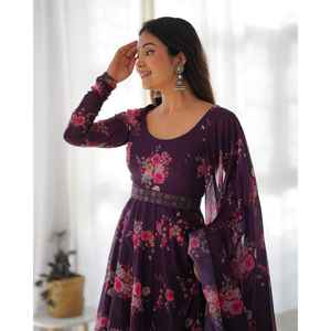 CONJUNTO DE TRAJE ANARKALI DE ORGANZA SUAVE PURO DE COLOR WAINE CON TOTALMENTE COSTURADO DKB 26 - Product Image 1