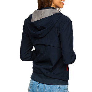 Veste à capuche en softshell noire pour femme, fermeture éclair, coupe régulière, résistante à l'eau, pour la randonnée en plein air - Product Image 2