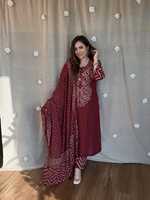 Ensemble Kurti Pantalon et Dupatta à imprimé Bandhani violet, vêtements ethniques pour femmes indiennes et pakistanaises, tenue décontractée pour les festivals
