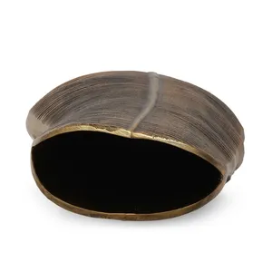 Jarrón de Resina Tallado a Mano de 20.5 Pulgadas de Alto, Maceta Decorativa Rústica para Uso en Interiores con Diseño de Patrón Irregular - Product Image 2