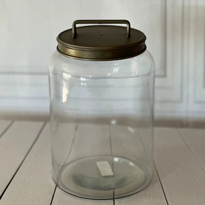 Pot en verre robuste avec couvercle en métal solide, idéal pour le stockage à long terme des aliments secs et des ingrédients. - Product Image 1