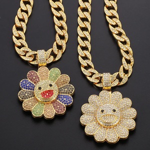 Collier pendentif en moissanite de qualité supérieure, design luxueux et tendance pour femmes, accessoires de mode disponibles à la vente - Product Image 1