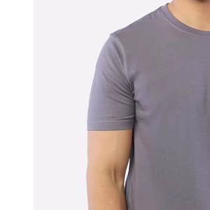เสื้อยืดลำลองผู้ชายทรงปกติ พิมพ์ลายโลโก้ด้านหน้า คอกลม แขนสั้น ระบายอากาศได้ดี ผลิตจากผ้าแคนวาสผสมโพลีเอสเตอร์/คอตตอน มีไซส์พลัส - Product Image 3