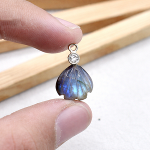 Colgante de Labradorita con Baño de Plata y Engaste de Circonitas, Hecho a Mano, Joyería de Piedra de Nacimiento, Regalo para Mujer, Venta al por Mayor - Product Image 1