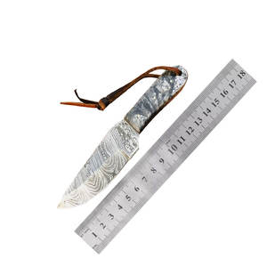 Couteau de chasse en acier Damas de haute qualité, lame à motif décoratif, manche en acier Damas, personnalisable OEM, garantie de 3 ans - Product Image 1