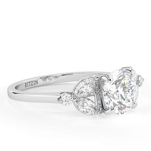 Anillo de compromiso y aniversario de oro blanco con 7 diamantes cultivados en laboratorio de corte redondo para mujer - Product Image 3