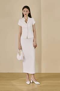 Nouvelle Blouse Tendance à Manches Courtes et Col Châle/Col Revers Féminin avec Encolure Ornée de Roses KA04 - Product Image 3