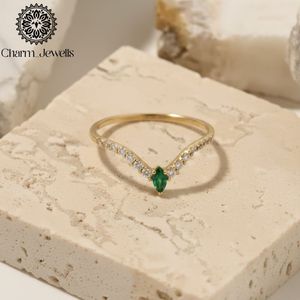 Bague de fiançailles Charm Jewells en argent plaqué or 18 carats avec moissanite taille coussin, sertie à griffes, motif floral, style classique pour femme - Product Image 1