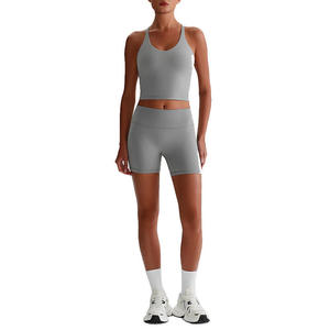 Ensemble de yoga gris uni : Crop top dos nageur et short taille mi-haute, respirant, infroissable, avec coutures, en Spandex/Nylon extensible et élastique pour le sport - Product Image 1