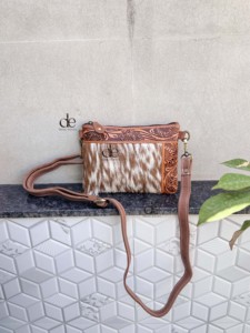 กระเป๋าหนังวัวลายตะวันตก งานแกะสลักด้วยมือ พร้อมพู่หนังสไตล์โบฮีเมียน ขายดี กระเป๋าหนังทำมือสำหรับผู้หญิง - Product Image 5