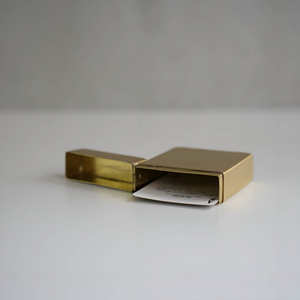 Estuche de Cartas de Póker de Latón Dorado Promocional, Ecológico, de Estilo Moderno, Personalizado, de Alta Calidad, Suministro Directo de Fábrica - Product Image 1