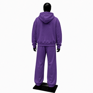 Ensemble de survêtement violet pour homme avec logo graphique sur la poitrine, sweat à capuche et pantalon de jogging assorti, style décontracté streetwear sport - Product Image 2