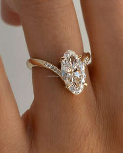 Anillo de Compromiso y Matrimonio de Oro Blanco de 14k con Diamante Ovalado Cultivado en Laboratorio con Certificación IGI/GIA, Joyería Fina para Regalo - Product Image 3