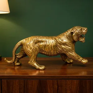 Sculpture de panthère en métal finition or de luxe avec détails de fourrure gravés et design de bouche ouverte féroce, chat sauvage décoratif - Product Image 6