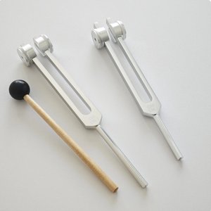 Diapasón ponderado de 136.1 Hz, diapasón OM con mango extendido de 9 cm, frecuencia de la Tierra. - Product Image 1