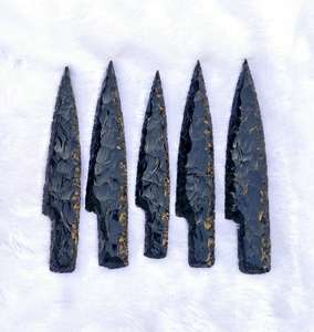 Couteau en obsidienne noire de fournisseur indien pour la protection spirituelle, le Reiki et la guérison des chakras. Disponible dans le monde entier. - Product Image 1