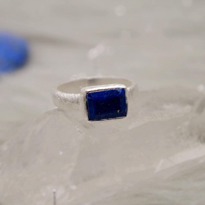 Prix de gros pour une bague en lapis-lazuli bleu naturel de qualité supérieure, en argent sterling 925 massif, bijoux faits à la main, bague classique unisexe - Product Image 3