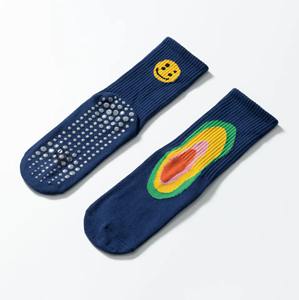 Chaussettes de Pilates personnalisées en gros pour femmes, antidérapantes, en coton, avec semelle à motifs amusants, fabricant ODM - Product Image 1