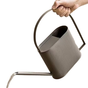 Arrosoir de jardinage intérieur et extérieur à bec long et étroit Arrosoir intérieur et extérieur en métal - Product Image 1