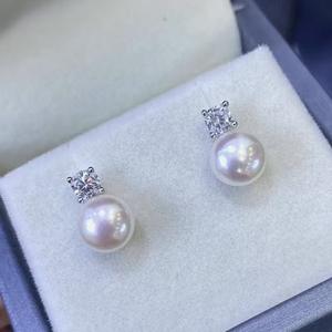 Boucles d'oreilles en or 14 carats avec croix en diamant et perle blanche de Zhuji Pearl 2025OL, perle haute qualité 7-8 mm, accessoire de luxe léger - Product Image 2