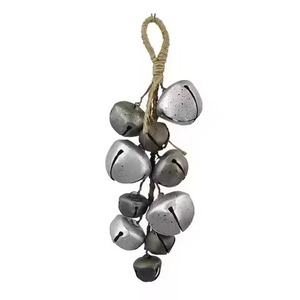 Campana Decorativa Metálica Colgante de Navidad con Acabado Elegante para Adornos de Árboles de Navidad, Fiestas y Decoración del Hogar - Product Image 5