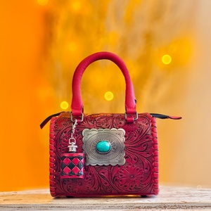 Bolsa de Lona 100% Cuero Genuino con una Piedra Turquesa Incrustada en el Centro, Tallado Floral Hecho a Mano, Bolsa de Lona Rosa - Product Image 1