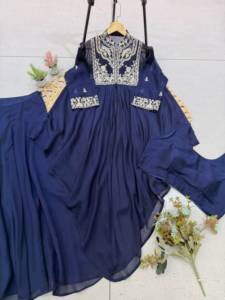 ชุดเสื้อคลุมและเสื้อเบลาส์ปักลายรังโกลีแบบอินเดีย-ปากีสถาน 3 ชิ้น สีน้ำเงินกรมท่า พร้อมกระโปรง - Product Image 1