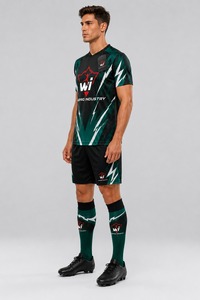 Tenue de football professionnelle, vêtements de sport de qualité supérieure, maillot et short personnalisés, tissu durable et à séchage rapide pour clubs, écoles, collèges - Product Image 3