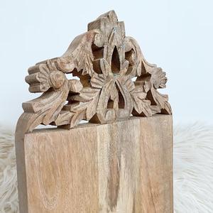 Tabla de Cortar de Madera de Pino Rústica, Diseño Rectangular Largo, Patrón Tallado a Mano, Superficie Duradera, Apta para Alimentos, Tabla de Servir para Cocina - Product Image 5