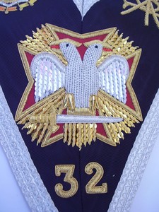 คอเสื้อปักลายทำมือ - Product Image 6