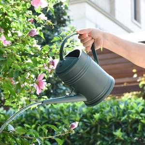 Arrosoir décoratif vert pour plantes d'intérieur et d'extérieur, outil de jardinage élégant pour la maison et le jardin - Product Image 3