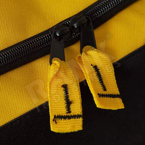 Bolsas de hockey sobre hielo ligeras en stock, hechas de nailon suave, ideales para el transporte diario. - Product Image 5