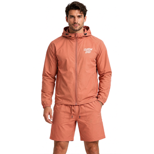 Conjunto de dos piezas para hombre: Chaqueta cortavientos de poliéster personalizada y pantalones cortos, atuendo ligero de estilo urbano con bordado de marca y cordones. - Product Image 2