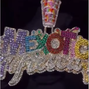 Colgante de Moissanita Personalizado con Letras VVS en Plata 3D, Pasa la Prueba del Diamante, para Hombre, Cadena Incluida - Product Image 1