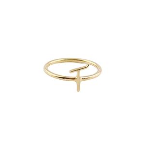 Anillo con la letra “T” en plata de ley 925 – Anillo delicado chapado en oro hecho a mano para mujer - Product Image 1