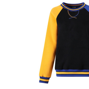 ไอโอตา ฟิ ทีตา |   เสื้อสเวตเชิ้ตคอกลมลายตัวอักษรกรีกสไตล์เฮอริเทจสำหรับผู้ชาย ทรงปกติ มีกระเป๋า ดีไซน์ตัวอักษรสีน้ำตาลทอง ผ้าฝ้าย 100% - Product Image 6