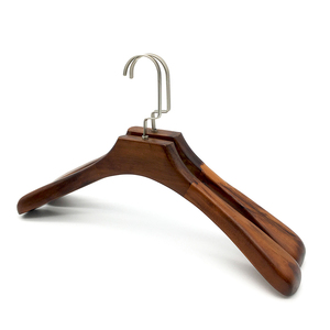Perchas de Madera Gruesa de Alta Calidad para Ropa, con Logotipo Personalizado, Acabado Lacado, Diseño Duradero para Armarios, Boutiques y Hogares - Product Image 1