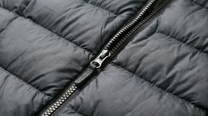 Chaleco Acolchado Clásico – Chaqueta Ligera sin Mangas con Cierre Frontal, Cuello Alto, Prenda Casual para Exteriores y Uso Diario - Product Image 3