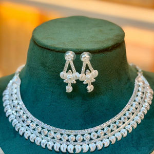 Último Modelo de MOLL JEWELLERS, Juego de Collar y Aretes Florales con Circonitas, Chapado en Oro Indio de 24K, Microincrustaciones para Mujer, Joyería Moderna para Bodas - Product Image 1