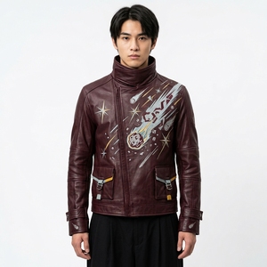 เสื้อแจ็คเก็ตหนังสีแดงเบอร์กันดีสำหรับผู้ชาย พร้อมลายปักมือรูปดาวตก คอเต่า ปิดด้วยซิป สไตล์โมโต เหมาะสำหรับใส่ในฤดูใบไม้ร่วง - Product Image 1