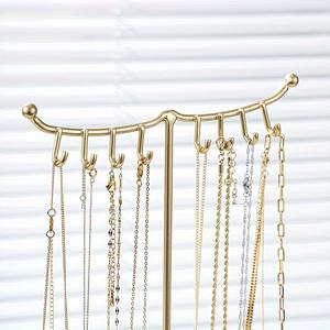 Soporte organizador de joyas con parte superior curvada y múltiples ganchos, exhibidor de collares, almacenamiento antienredos, base estable para una elegante configuración de tocador - Product Image 3