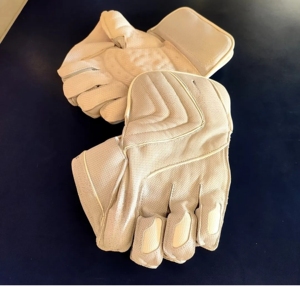 High Quality Durable <b>Cricket</b> Keeping Gloves Made of Leather for Match and Training Ambidextrous Double-Stitched Design - Product Image 3
