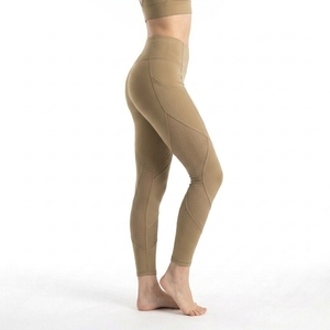 Leggings cómodos para pole fitness para mujer, hechos con materiales de calidad, construcción elástica y diseños atractivos. - Product Image 4