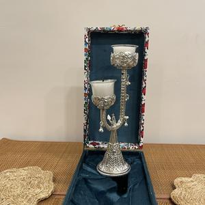 Support de bougie en argent plaqué avec gravures et bougies en verre - Product Image 5