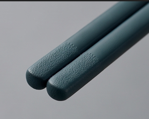 Ensemble de couverts minimalistes en acier inoxydable avec manches en plastique colorées, compatibles lave-vaisselle, pour la maison et les cafés - Product Image 2