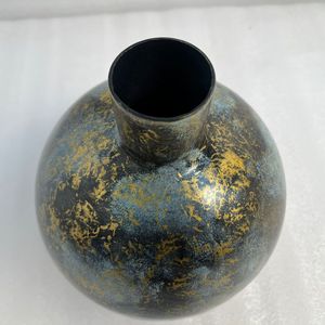 Maceta de Hierro Estilo Antiguo con Acabado en Pátina Negra y Dorada para Exhibición de Plantas Decorativas en el Hogar y Jardín - Product Image 3