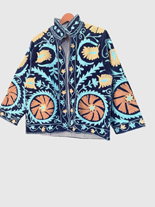 เสื้อแจ็คเก็ตกำมะหยี่ปักลายดอกไม้ คอจีน ไซส์ใหญ่สำหรับผู้หญิง ใส่ได้ในฤดูใบไม้ร่วง ความยาวปกติ แขนเก้าส่วน - Product Image 1