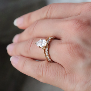 แหวนแต่งงานผู้หญิง ทอง 14k ประดับเพชรทรงลูกแพร์ ดีไซน์คลาสสิก - Product Image 6
